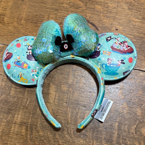 Lounge-fly Disney play in the parks backpack and ears NWOT - Picture 8 of 9